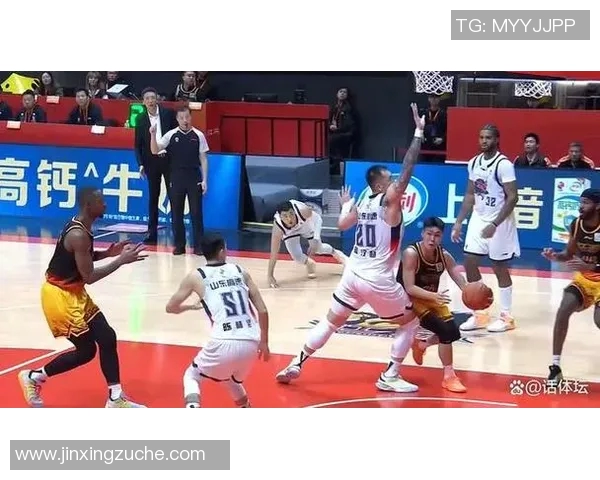 炸裂！于德豪再被吹犯规 打了5分钟一分未得5犯离场